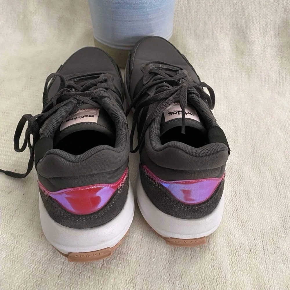 Adidas Sneakers